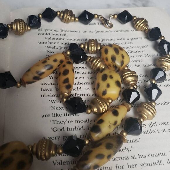 Vintage Cheetah Print Long Necklace - Picture 2 of 10